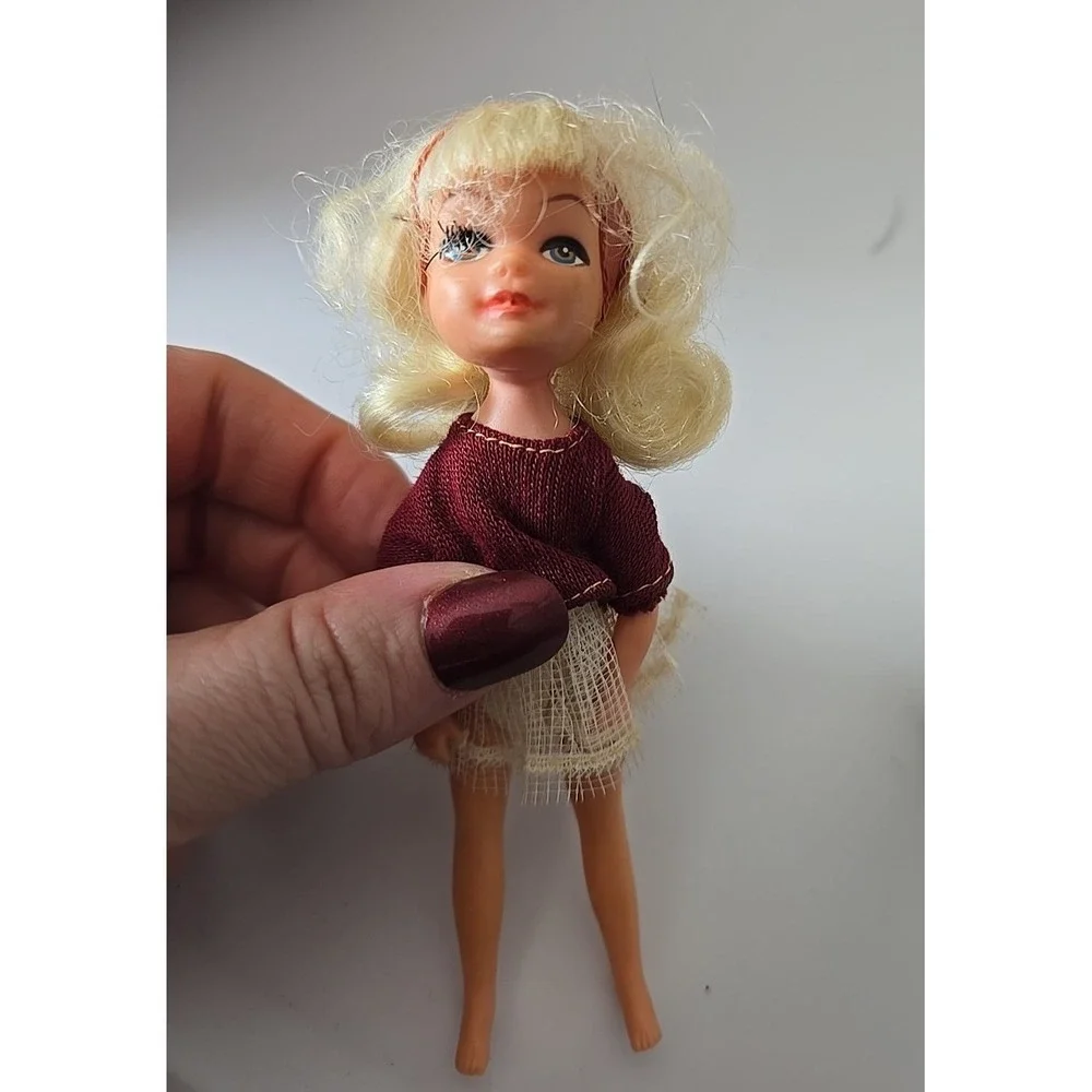 Vtg 1960s Blue Eyes Blonde Hair in Top & Skirt Movable‎ Uneeda Tiny Teen Doll